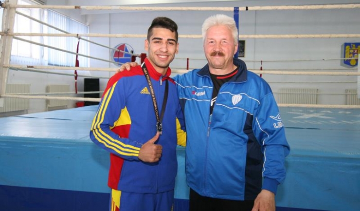 Sub îndrumarea lui Mihai Constantin, antrenorul său de la CS Farul Constanța, Arsen Mustafa a ajuns vicecampion mondial de tineret