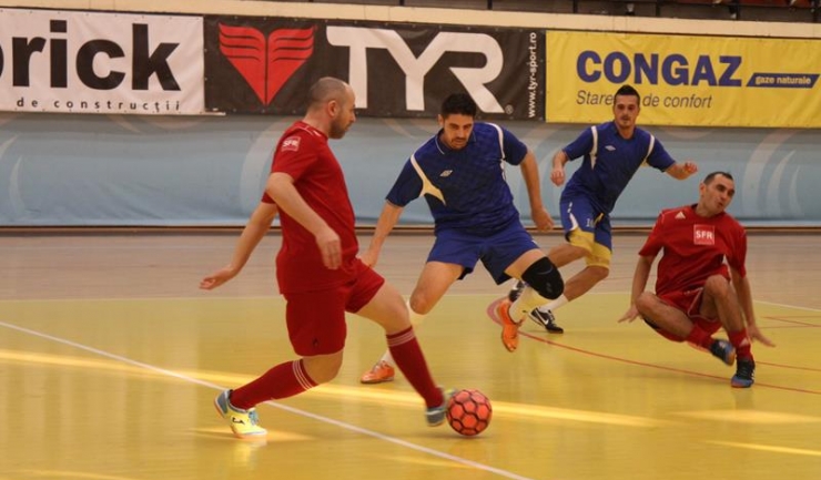 Partida dintre CFR Constanța (echipament roșu) și Macedonia Ovidiu, din Grupa B, scor 5-5, a oferit un spectacol total în turneul principal