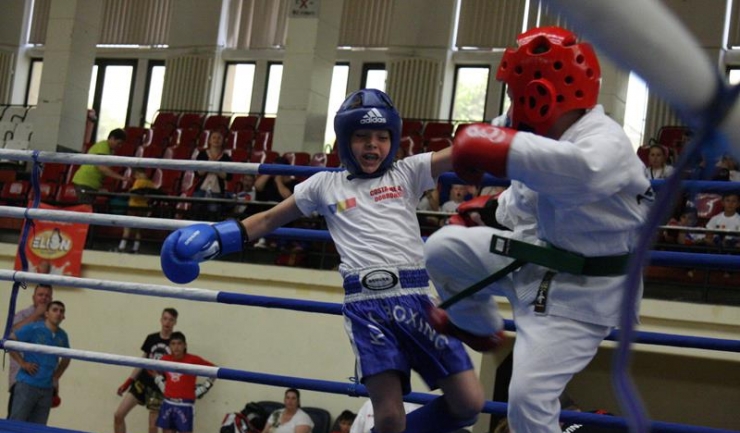 Mai mici sau mai mari, participanții la Cupa „Extreme Fight“ s-au luptat cu ardoare pentru a câștiga meciurile programate în Sala Sporturilor din Constanța