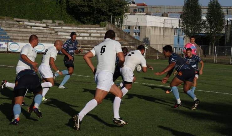 CS Năvodari (echipament alb) și Tomitanii Constanța au susținut vineri primul meci amical din această vară