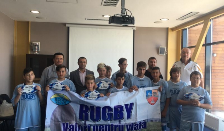 Micuții rugbyști din Mangalia au intrat în posesia echipamentului sportiv oferit de ACS Rugby Team Constanța
