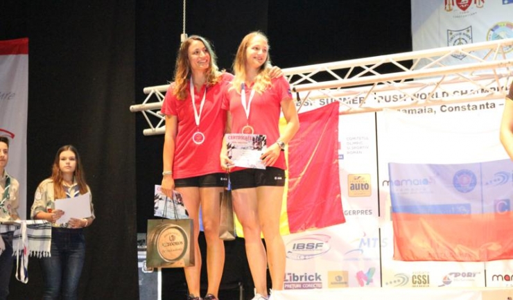 Andreea Grecu (dreapta) și Olivia Vild au devenit vicecampioane mondiale la starturi