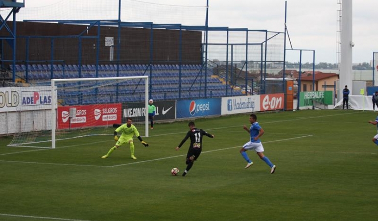 FC Viitorul II (echipament negru) a marcat de cinci ori în poarta lui George Celnicu!