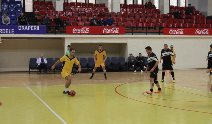CS Eforie (în galben) a realizat scorul actualei ediţii a turneului, 18-1 cu Farul Tuzla