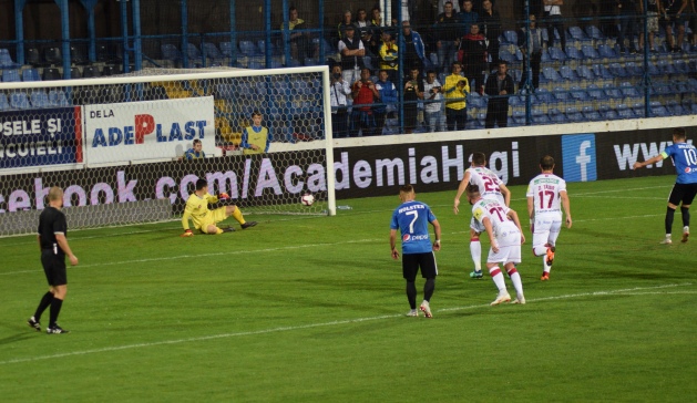 Ianis Hagi a înscris din penalty unicul gol al partidei