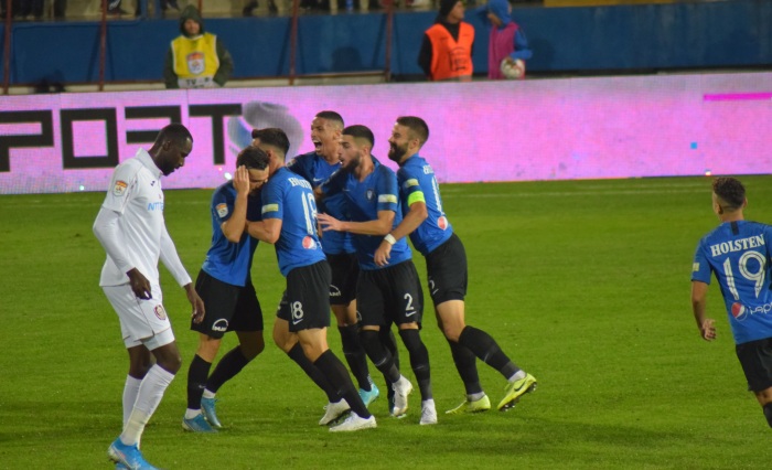Cosmin Matei a fost felicitat pentru eurogolul marcat în prima repriză