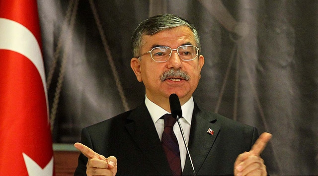 Ministrul turc al apărării, Ismet Yilmaz