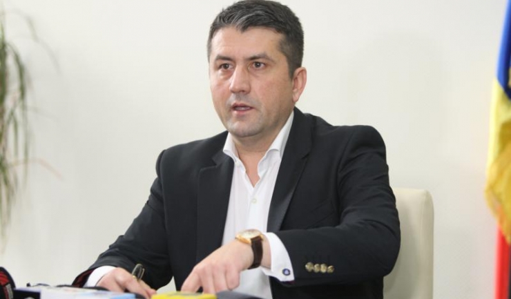 Primarul Decebal Făgădău: „Este regretabil faptul că unii dintre cetățeni nu apreciază eforturile administrației locale de a schimba aspectul orașului“