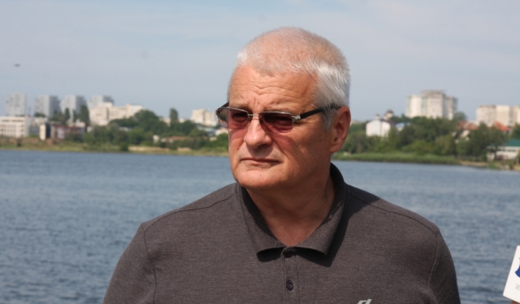 Directorul LPS „Nicolae Rotaru”, Andrei Szemerjai, este mândru de performanțele reușite de cei trei kaiaciști constănțeni