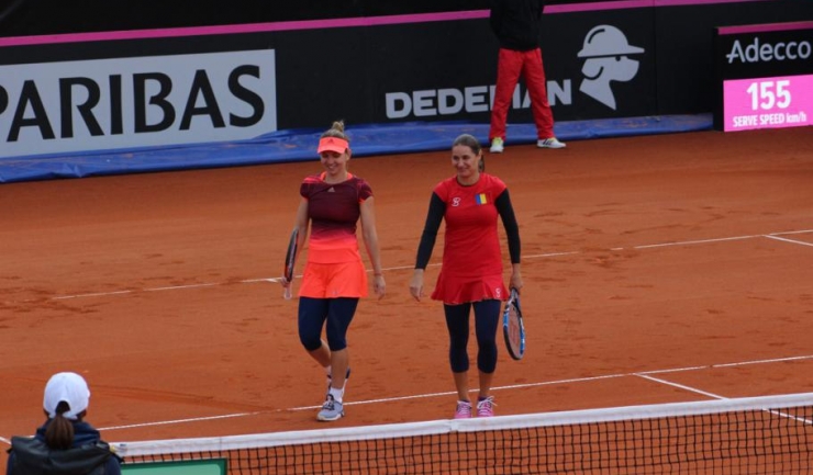 Simona Halep și Monica Niculescu au evoluat duminică în meciul de dublu
