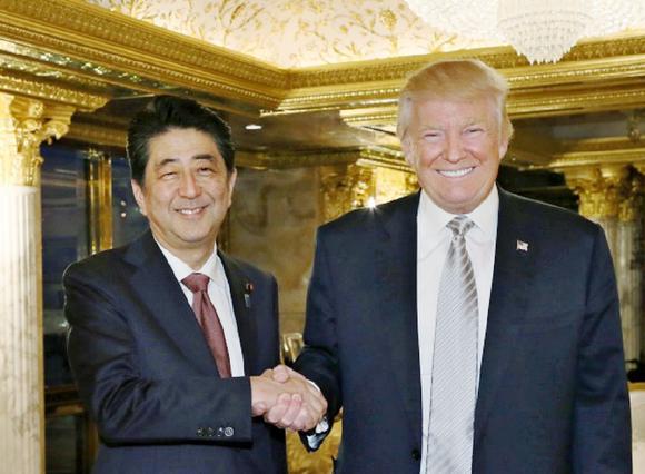 Shinzo Abe, premierul Japoniei și președintele SUA  Donald Trump