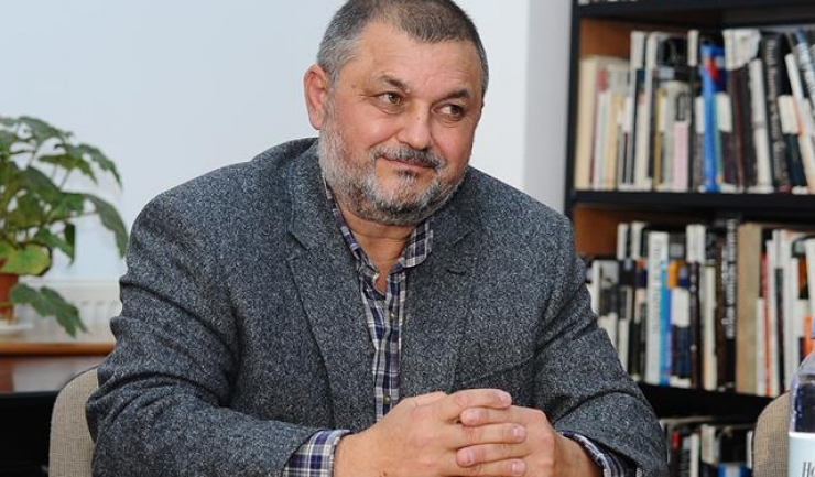 Deputatul PMP din Vaslui, Corneliu Bichineţ, a vrut să știe dacă procurorul „Portocală“ a „paradit-o sau nu a paradit-o“ pe colaga sa de la PSD Andreea Cosma