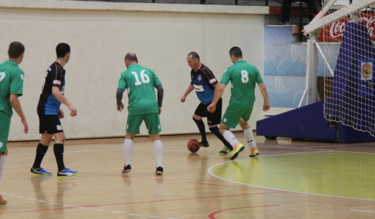 FC Amicii Constanţa (în albastru-negru) a reuşit o spectaculoasă răsturnare de scor în grupa D