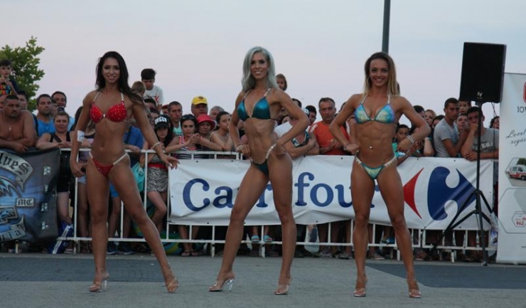 Demonstrația de bikini fitness, la care au participat Diana Pivniceru, Diana Beatrix Oana și Andreea Roxana Stan, a fost urmărită cu interes maxim