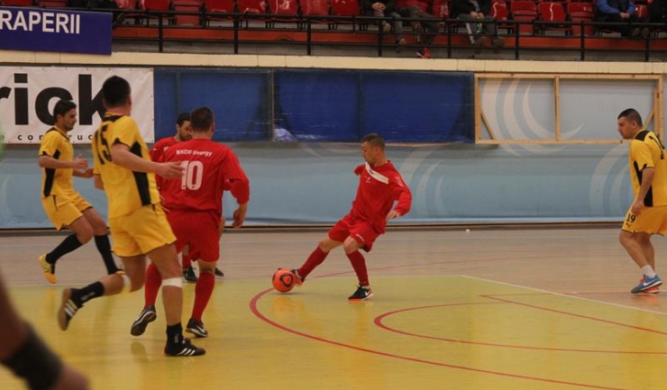 Oportun Mangalia (în roşu), locul 3 în 2016 în turneul principal, a remizat în primul meci susţinut la ediţia a 26-a