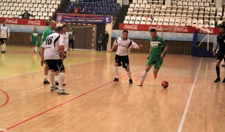 FC Năvodari (în alb-negru) s-a impus fără probleme în derby-ul cu NGM Inter Năvodari