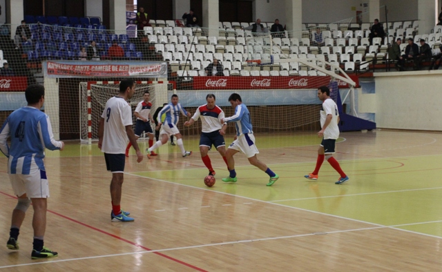 FC Constanţa (tricouri albe) a forţat doar cât a trebuit în duelul cu Ancora Mangalia