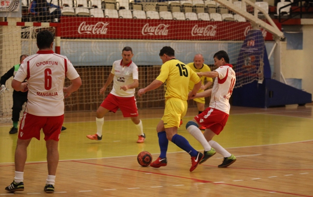 „Tanța și Costel” Medgidia (în galben) a revenit de la 0-1 în confruntarea cu Oportun Mangalia