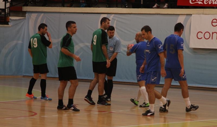 FC Constanța Marina (în verde-negru) nu a avut emoții în duelul cu Vulturii Cazino