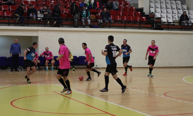 FC Amicii Constanţa a învins Liga Ofiţerilor (tricouri roz)