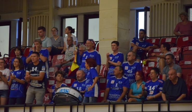 Suporterii constănţeni şi-au aplaudat favoriţii pentru calificarea în turul al doilea al Cupei EHF