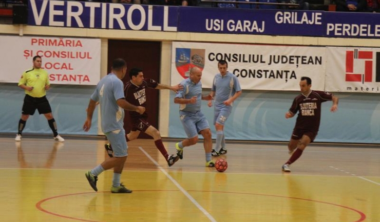 Real Constanţa (în bleu) s-a calificat în sferturile de finală ale turneului principal de pe locul secund în Grupa D