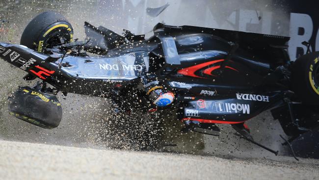Fernando Alonso (McLaren) a fost protagonistul unui accident spectaculos