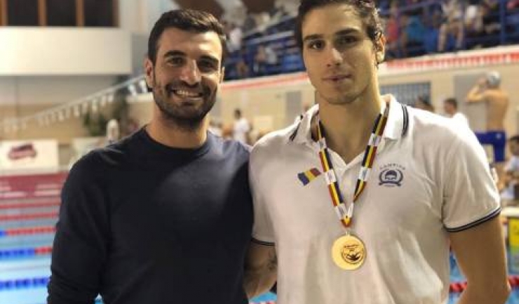 Răzvan Grădinaru, alături de antrenorul Sabri Jari, a devenit dublu campion naţional (sursa foto: Facebook)