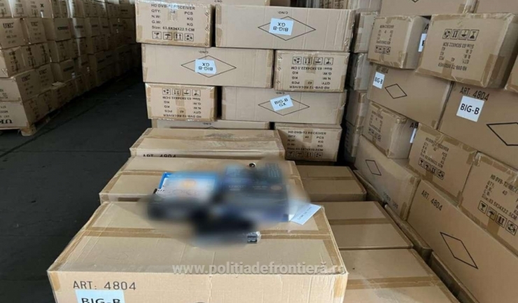 Zeci de mii de articole contrafăcute depistate în Portul Constanța