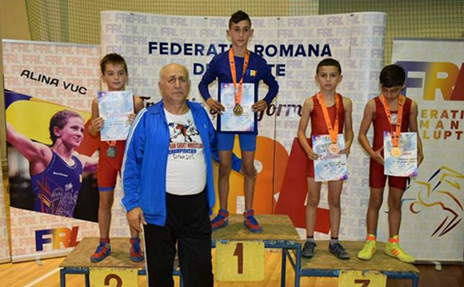 Onur Pîrvu (CS Farul Constanța, antrenor Grigore Gheorghe) a cucerit medalia de aur la categoria 29 kg, juniori 4
