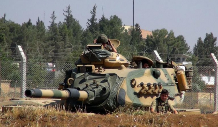 Forțele turce efectuează operațiuni armate în nordul Siriei