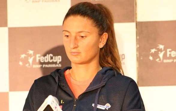 Irina Begu continuă lupta pentru trofeu la Budapesta şi la simplu şi la dublu