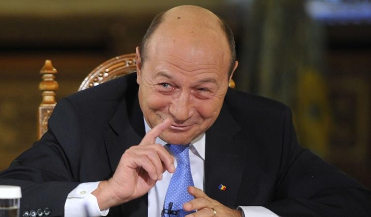 Băsescu a cheltuit milioane de euro numai pe mese de protocol, flori și ceaiuri
