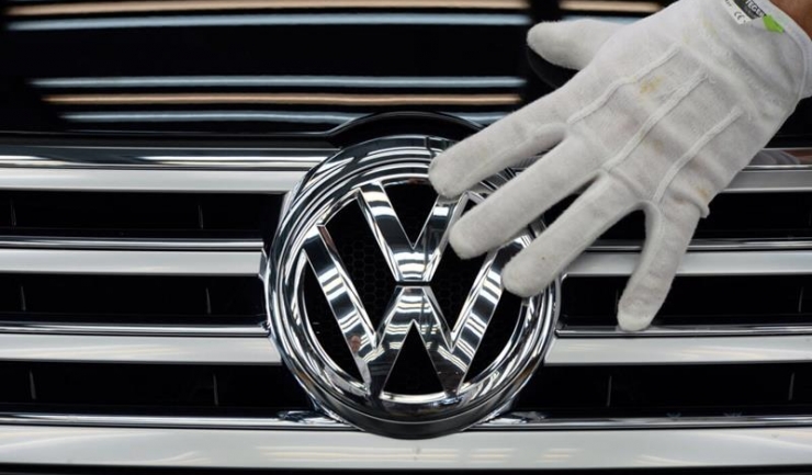 Comisia Europeană încearcă să întoarcă opinia publică împotriva Volkswagen, însă eșuează lamentabil