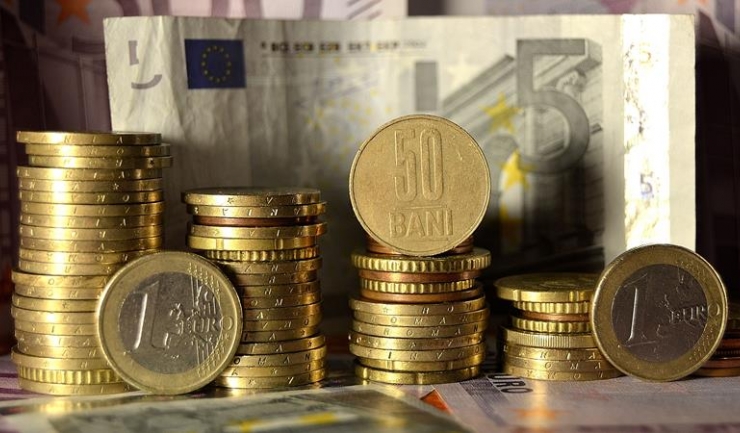 Economiștii apreciază că leul va rămâne în jurul pragului de 4,5 unități/euro, în 2016