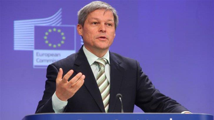 Premierul Dacian Cioloș ar fi trebuit să se prezinte în Parlament cu mandatul primit de la Iohannis pentru reprezentarea României la două întâlniri ale UE