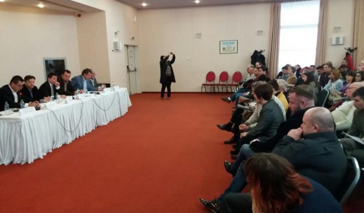Mai mulți membri ai ALDE Constanța au organizat duminică, 12 martie, o ședință a Delegației Permanente Teritoriale Constanța, în care au încercat demiterea președintelui filialei, Mircea Banias
