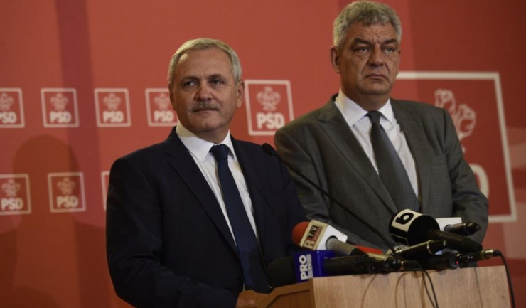 Potrivit surselor din politică, premierul Mihai Tudose (dreapta) s-ar fi certat cu liderul PSD, Liviu Dragnea (stânga), și nu mai vrea să răspundă la ordinele din partid