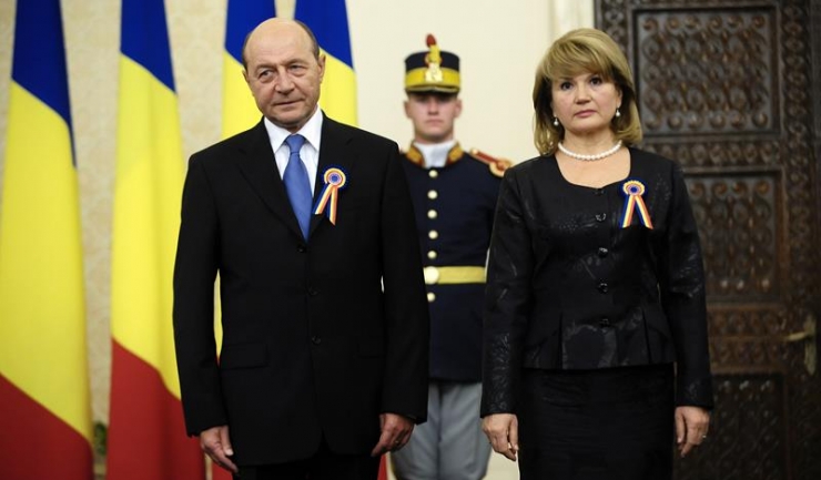 Traian Băsescu și soția acestuia, Maria, au primit cetăţenie moldovenească