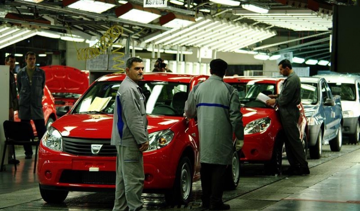 Producția de autoturisme din România a scăzut cu 4%, în 2015, față de anul anterior