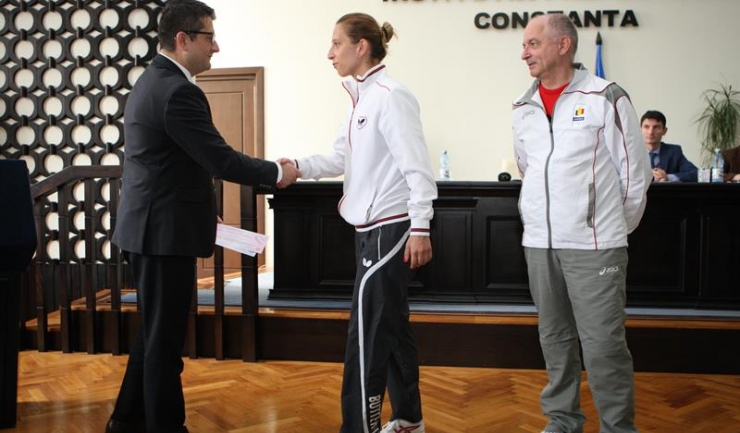 Eliza Samara și antrenorul ei, Viorel Filimon, au primit câte 20.250 de lei pentru performanțele extraordinare obținute la turneele de tenis de masă