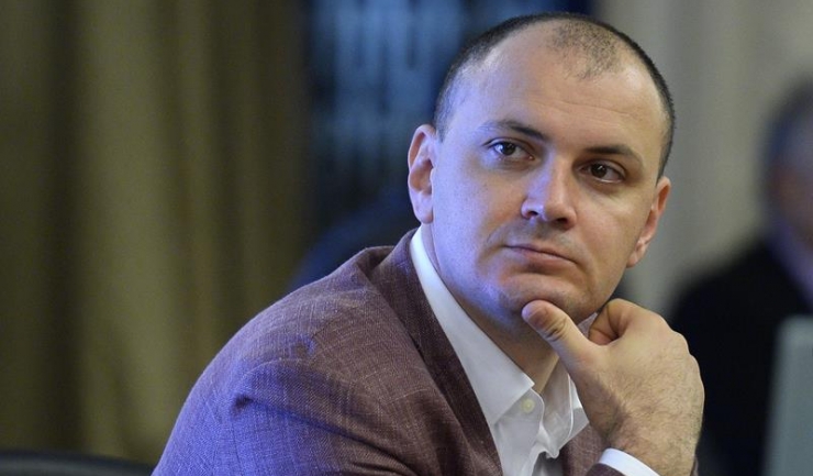 Sebastian Ghiță se numără printre cei șapte deputați care au vorbit în plen doar atunci când au depus jurământul, în 2012