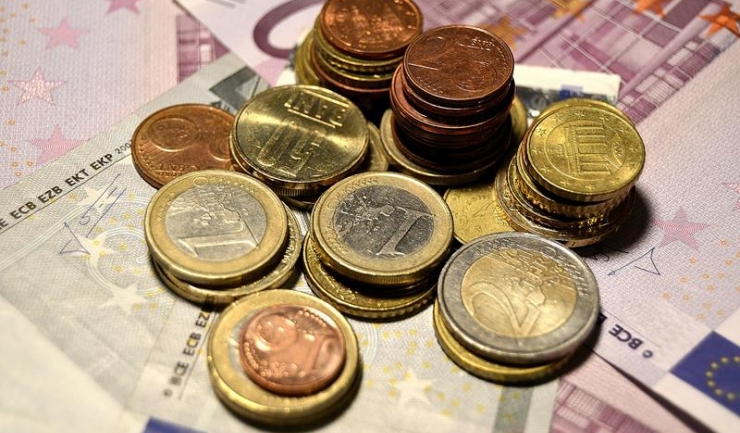 Analiștii economici estimează un curs de 4,55 lei/euro pentru finele anului