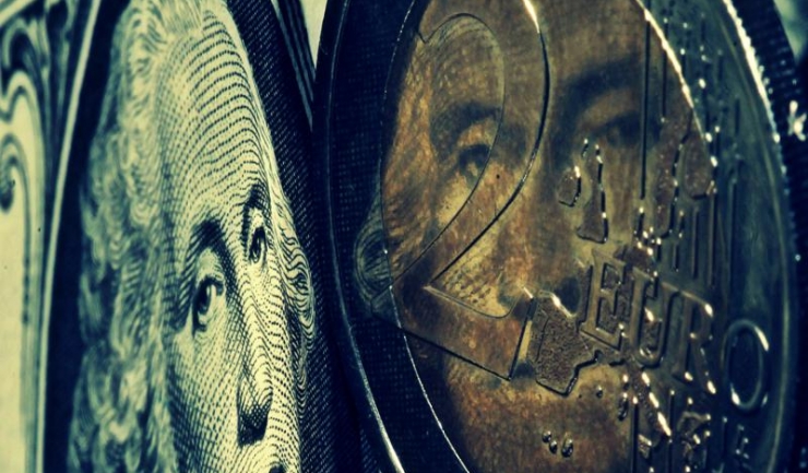 Leul și euro au pierdut luni teren în raport cu dolarul, care e susținut de revenirea comerțului din SUA