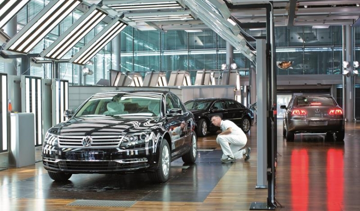 În ciuda scandalurilor, amenzilor, proceselor și dramelor, Volkswagen face ce face și ajunge iarăși pe primul loc în topul mondial al vânzărilor de automobile