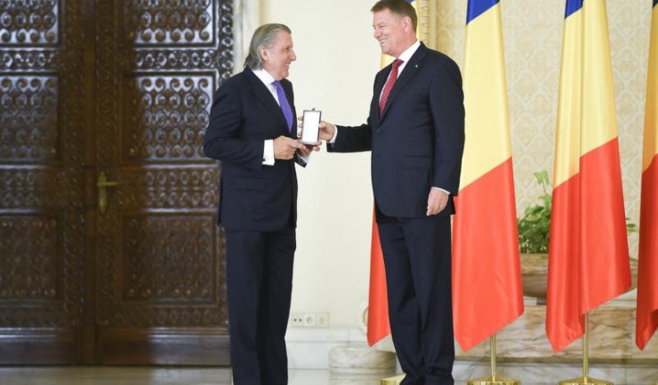 Fostul tenismen Ilie Năstase a primit de la șeful statului distincţia Ordinul Naţional „Steaua României“ în grad de Comandor pentru întreaga carieră