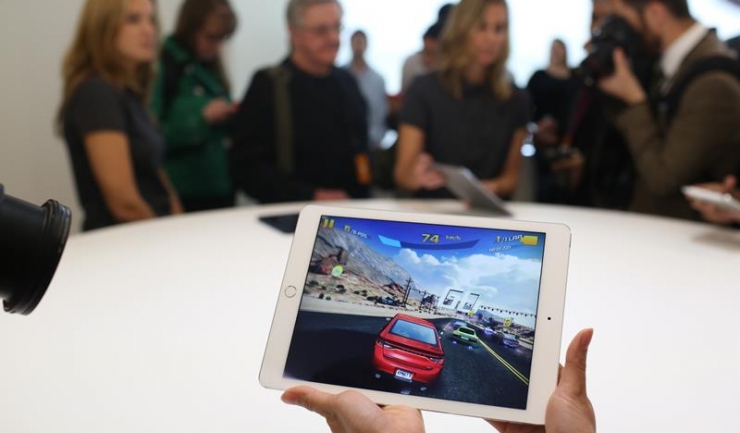 Vânzările de tablete au scăzut la jumătate față de vârful din 2014, smartphone-urile făcând din nou legea