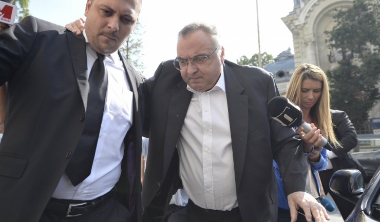 Afaceristul Dan Adamescu, deja după gratii pentru șpăgi date unor judecători, a fost trimis în judecată de DNA și pentru falimentarea Astra Asigurări