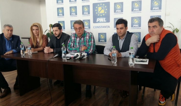 Senatorul Vergil  Chiţac şi echipa de vicepreşedinţi de la nivelul organizaţiei municipale au afirmat că cei care au organizat alegerile în 31 martie pot fi acuzați de uzurpare de calități oficiale