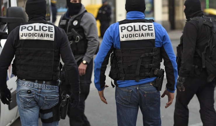 Forțele de securitate franceze au reținut zece persoane suspectate că intenționau să producă atentate teroriste
